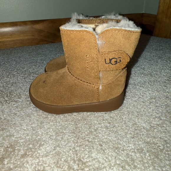 UGG Chestnut Keelan II Boots - GUC - Picture 3 of 8